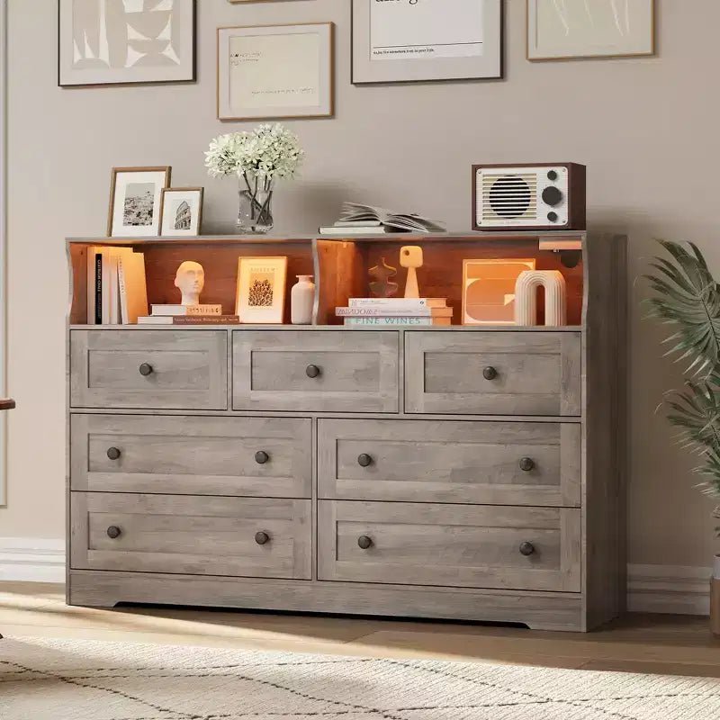 Commode 6 Tiroirs avec Prises de Courant et Lumière LED pour Chambre, Commode en Bois Mince avec Étagère Ouverte, Commode Étroite Peu Encombrante