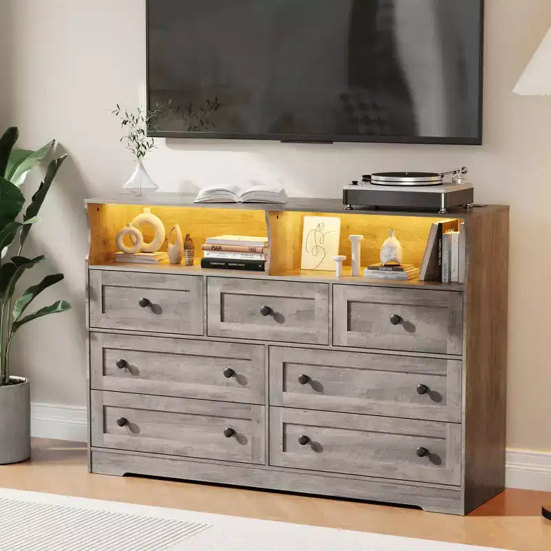 Commode 6 Tiroirs avec Prises de Courant et Lumière LED pour Chambre, Commode en Bois Mince avec Étagère Ouverte, Commode Étroite Peu Encombrante