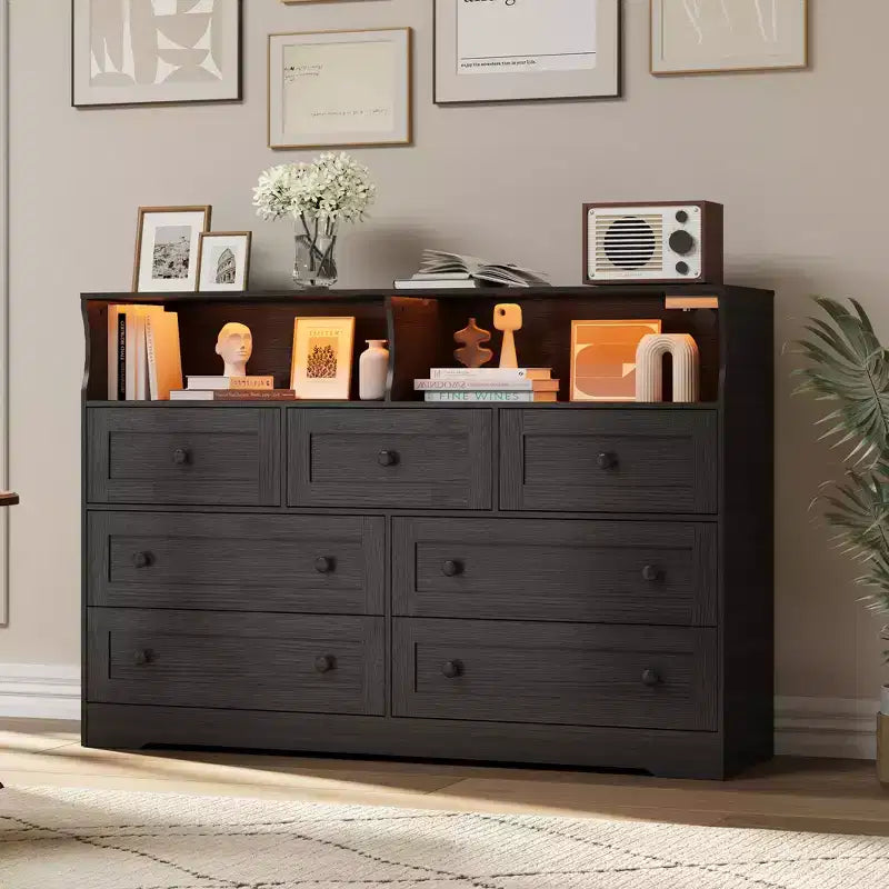 Commode 6 Tiroirs avec Prises de Courant et Lumière LED pour Chambre, Commode en Bois Mince avec Étagère Ouverte, Commode Étroite Peu Encombrante