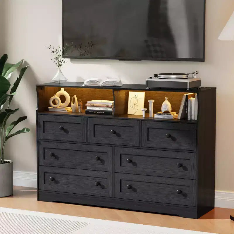 Commode 6 Tiroirs avec Prises de Courant et Lumière LED pour Chambre, Commode en Bois Mince avec Étagère Ouverte, Commode Étroite Peu Encombrante