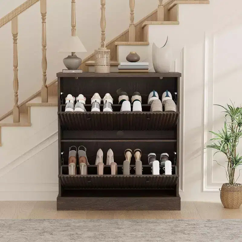 Meuble à chaussures en bois autoportant avec 2 tiroirs basculants, Organisateur de chaussures moderne et étroit en forme de vague avec étagères réglables, pour entrée, salon, couloir