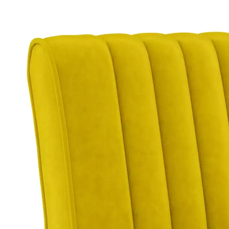 Chaise basse velours jaune